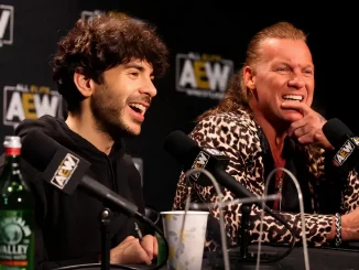 Tony Khan und Chris Jericho auf einer Pressekonferenz