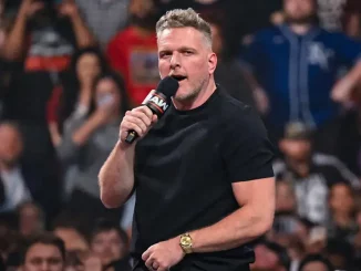 Pat McAfee hält eine Promo bei WWE RAW