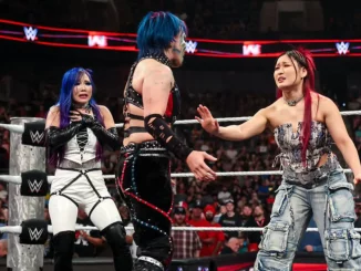 Asuka und Iyo Sky stehen sich im Ring gegenüber