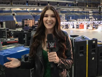 Cathy Kelley vor dem Aufbau einer Wrestling-Show