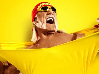 Hulk Hogan zerreißt sein gelbes Shirt