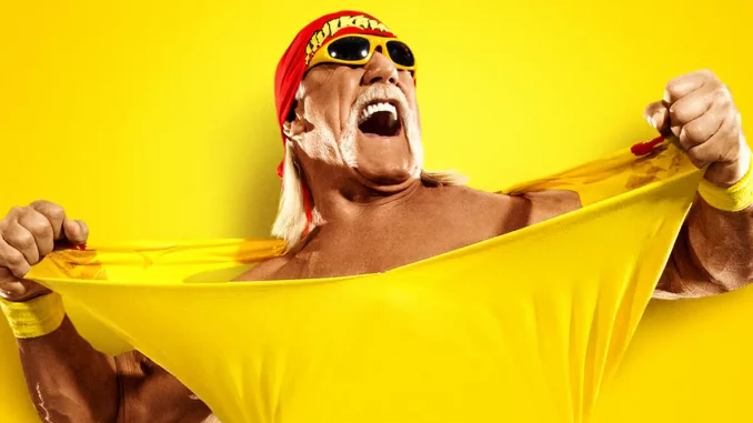 Hulk Hogan zerreißt sein gelbes Shirt