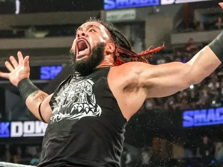 Jacob Fatu steht aufgebracht im Ring