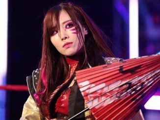 Kairi Sane mit Regenschirm