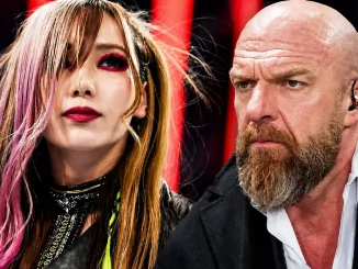 Kairi Sane wirkt nachdenklich, Triple H hingegen verärgert