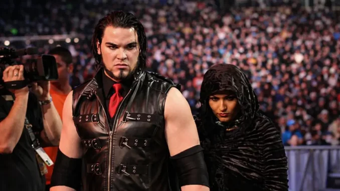 Kevin Thorn mit seiner dunklen Begleiterin