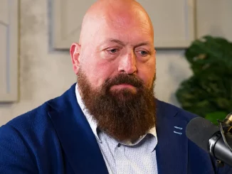 Paul Wight wirkt nachdenklich