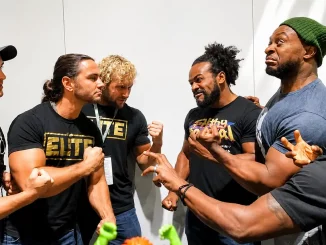 The Young Bucks und The New Day stehen sich gegenüber