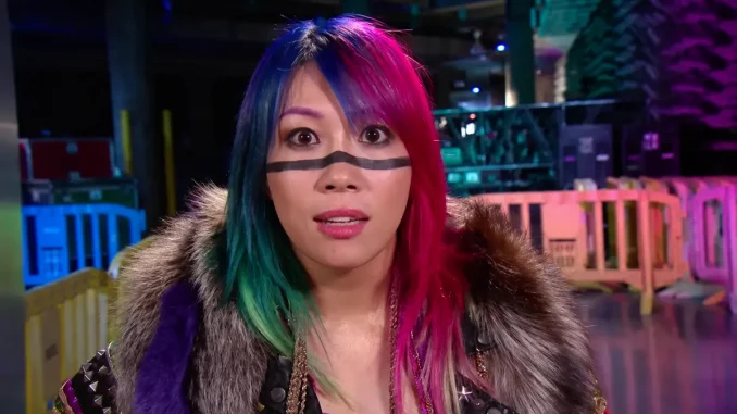 Asuka schaut überrascht