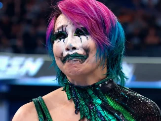 Asuka weint vor dem Publikum
