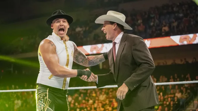 Baron Corbin reicht JBL lächelnd die Hände