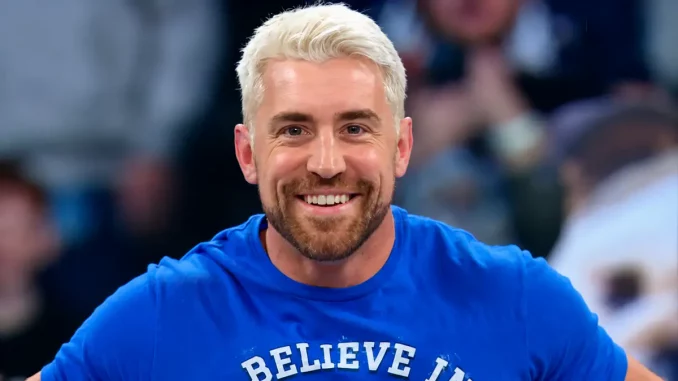 Joe Hendry grinst in die Führungskamera