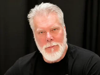 Kevin Nash wirkt sichtlich angespannt