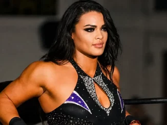 Nikki Blackheart steht im Ring