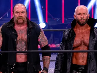 The Butcher und The Blade starren in die Kamera