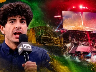 Tony Khan äußert sich am Mikrofon über Live Wrestling Events in Australien