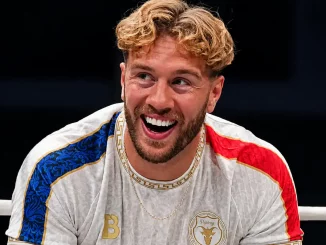 Will Ospreay ist gut gelaunt und lacht