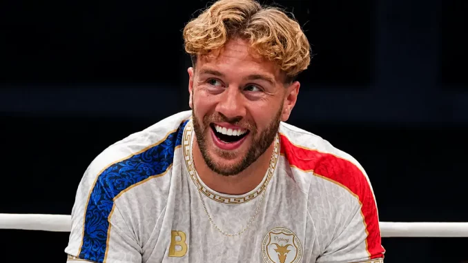 Will Ospreay ist gut gelaunt und lacht