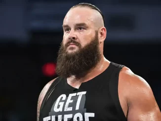 Braun Strowman starrt in die Ferne