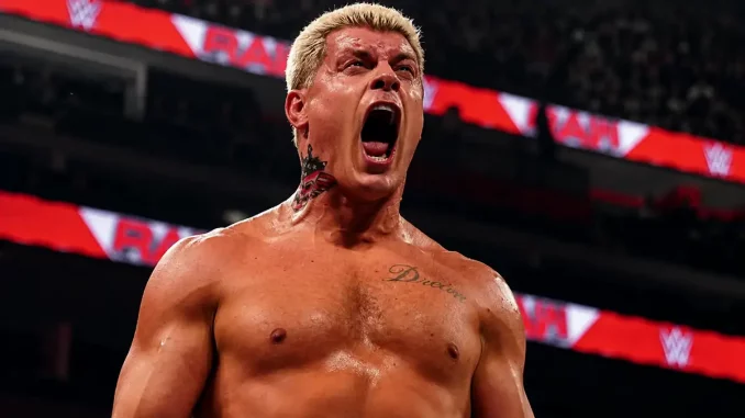 Cody Rhodes steht im Ring und brüllt