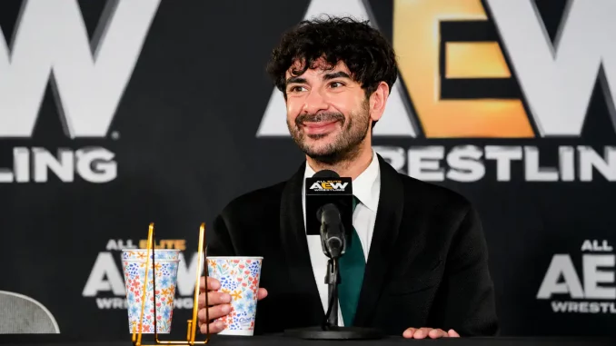 Tony Khan auf einer Media Scrum Veranstaltung direkt nach einem Pay-per-View
