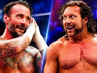 CM Punk und Kenny Omega stehen nebeneinander und schauen sich an