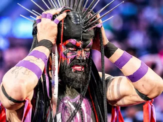 Finn Bálor als Demon verkleidet