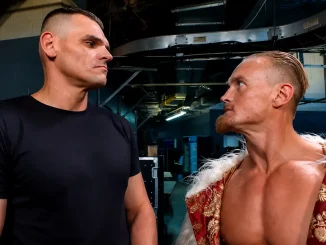 Gunther und Ilja Dragunov stehen sich im Backstagebereich gegenüber und starren sich an