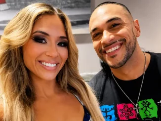 Lächelndes Selfie von Lola Vice und Damian Priest