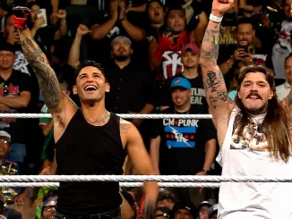 Ryan Garcia steht neben Dominik Mysterio im Ring bei WWE Raw
