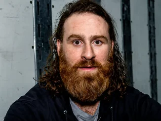 Sami Zayn mit ernstem Gesichtsausdruck
