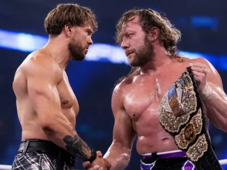 Will Ospreay und Kenny Omega stehen gemeinsam im Ring. Beide starren sich an und reichen sich die Hand