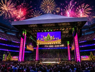 Blick auf den WWE Crown Jewel Ring mit Feuerwerk im Himmel