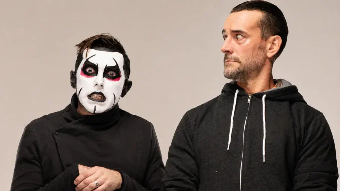 CM Punk blickt schräg auf Danhausen