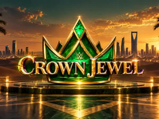 Zu sehen ist das WWE-Crown-Jewel-Logo vor einer goldgrün beleuchteten saudischen Kulisse mit Wüstenlandschaft, Palmen und der Skyline von Riad im Hintergrund.
